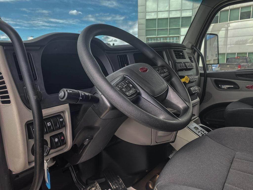 2024 Peterbilt 567 image 6