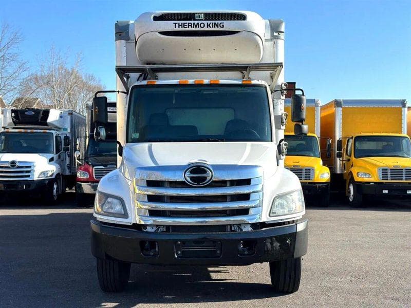 2018 Hino 268 image 2