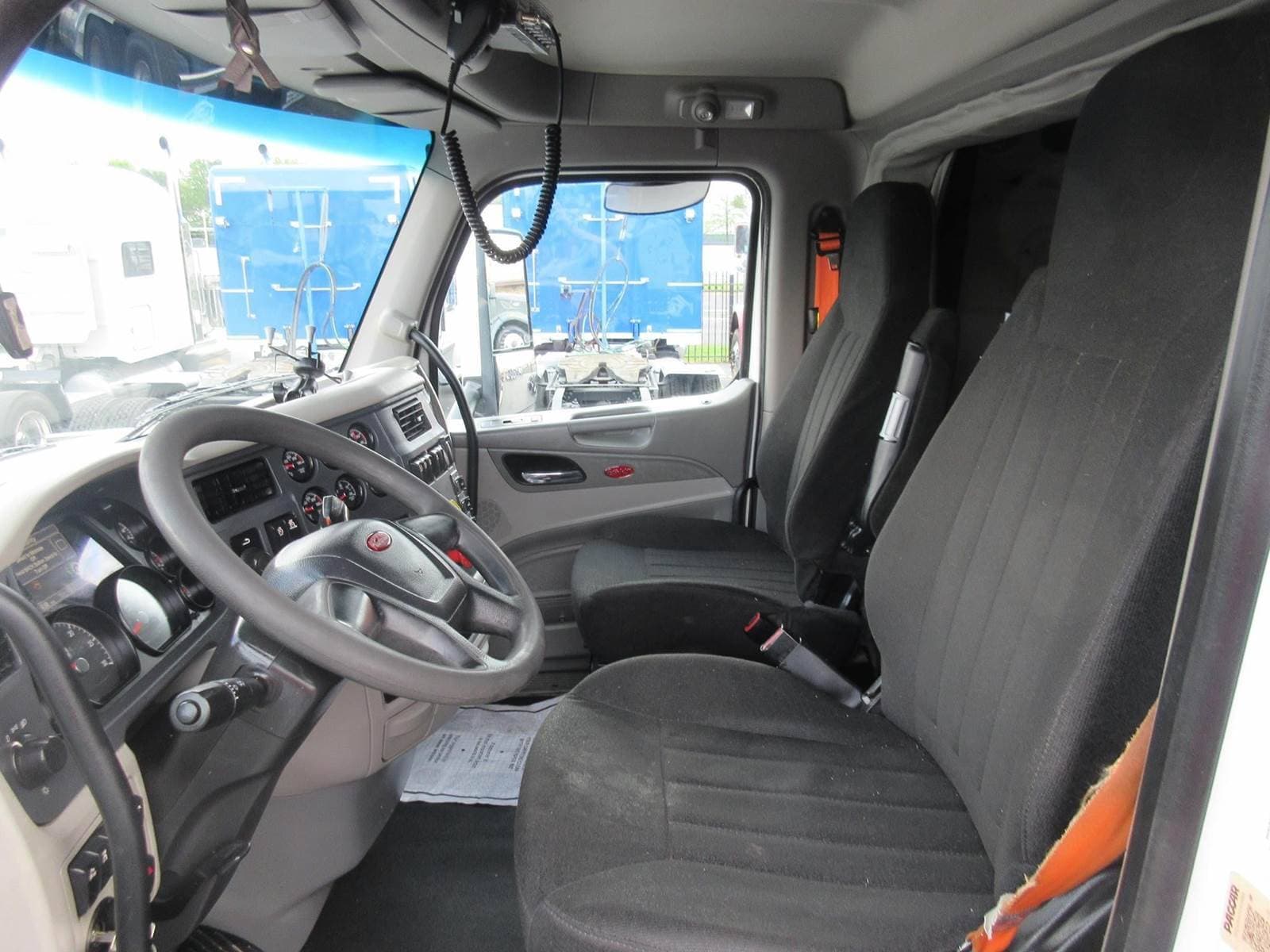 2019 Peterbilt 567 image 11