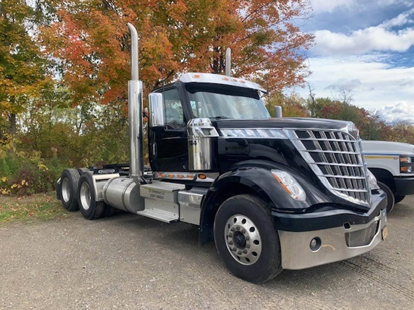2022 International LoneStar Day Cab Truck - Cummins 525HP, 18 Speed Manual image 2