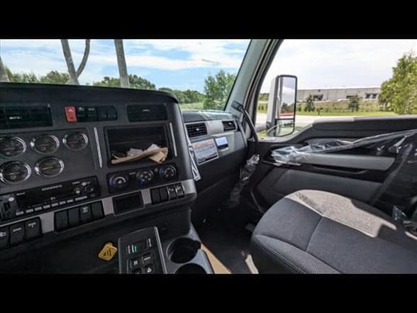 2025 Kenworth T880 image 22