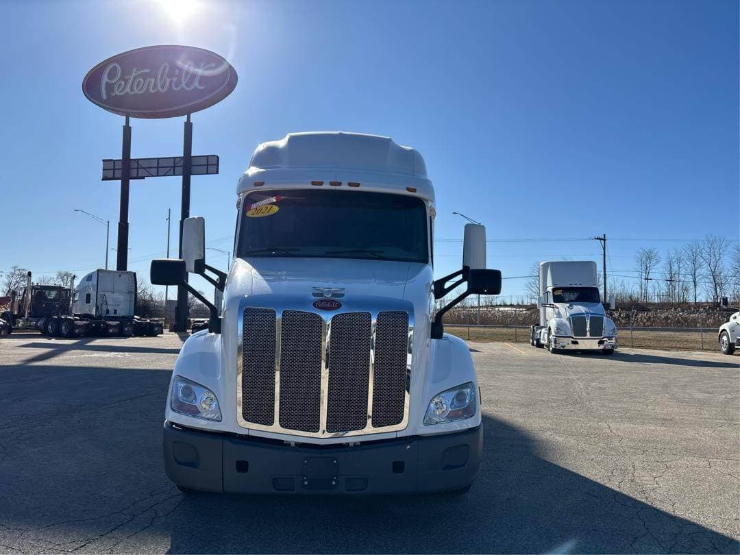 2021 Peterbilt 579 image 2