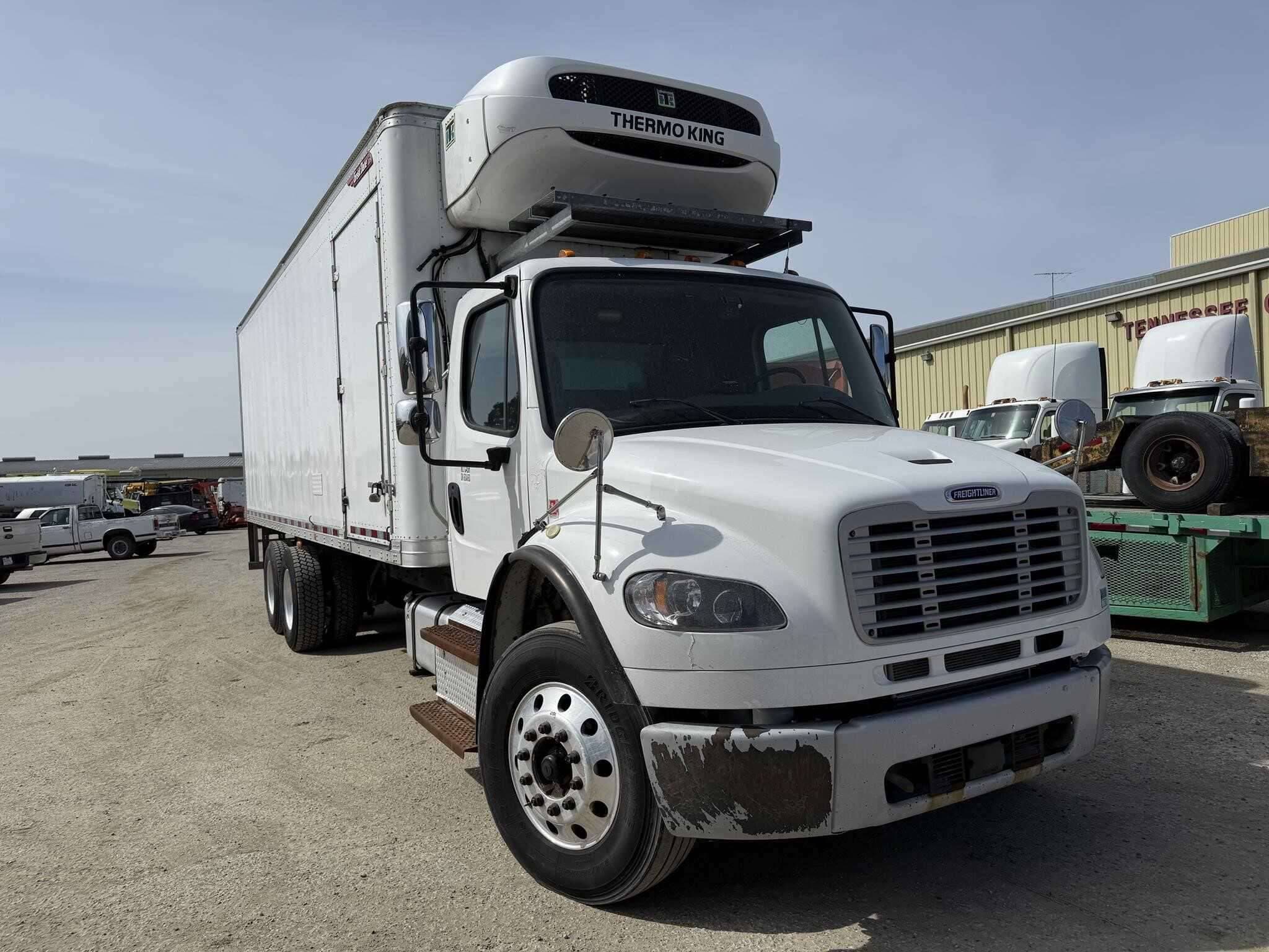 2019 Freightliner M2 image 2