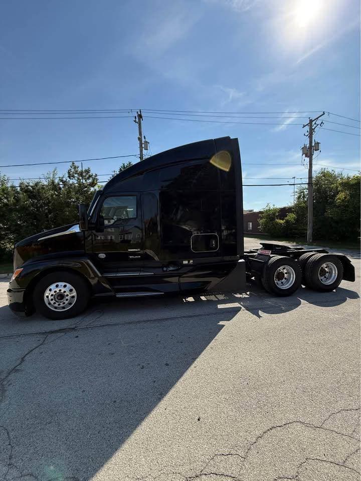 2022 Kenworth T680 image 2