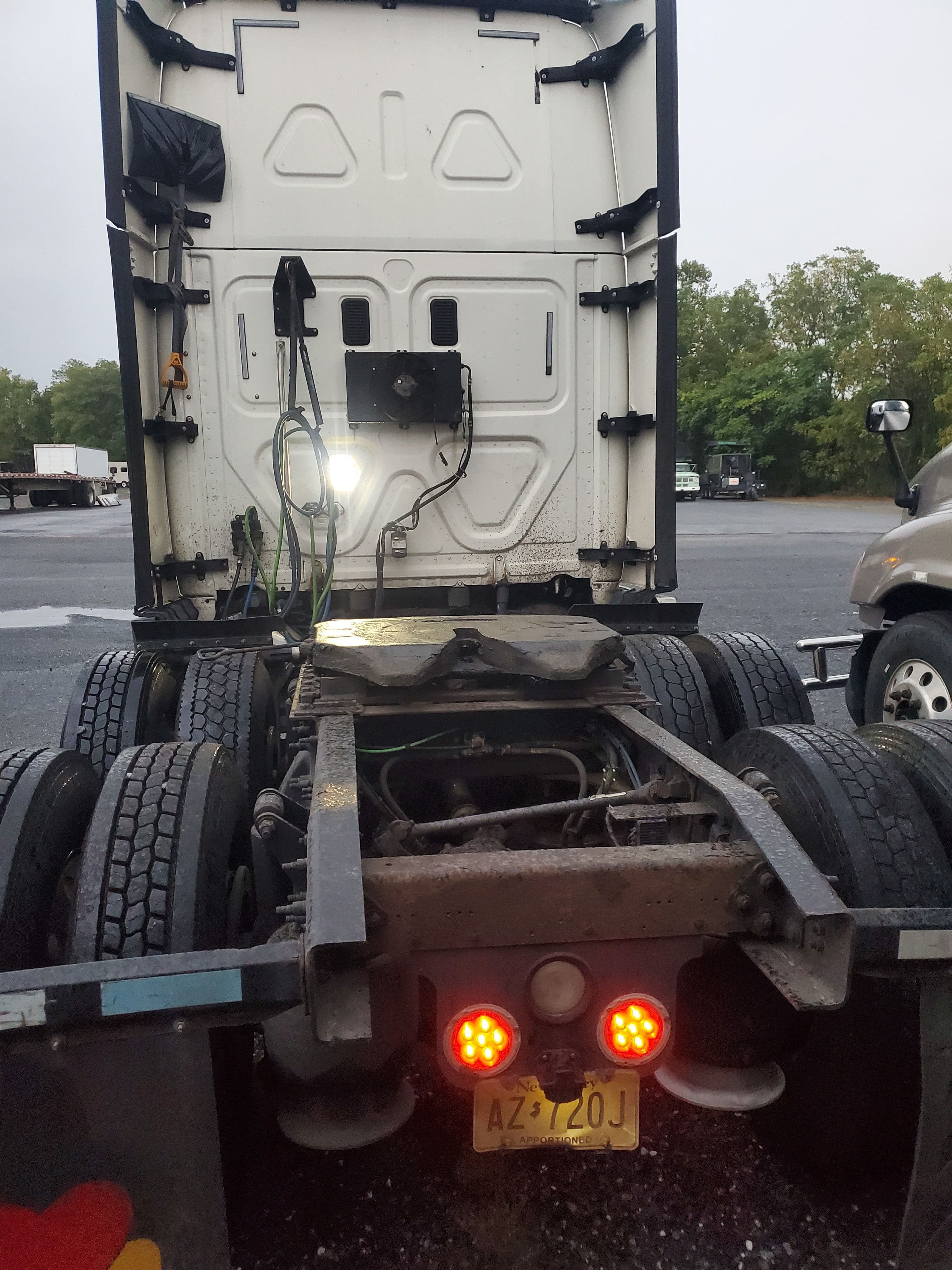 2016 Freightliner Cascadia image 11