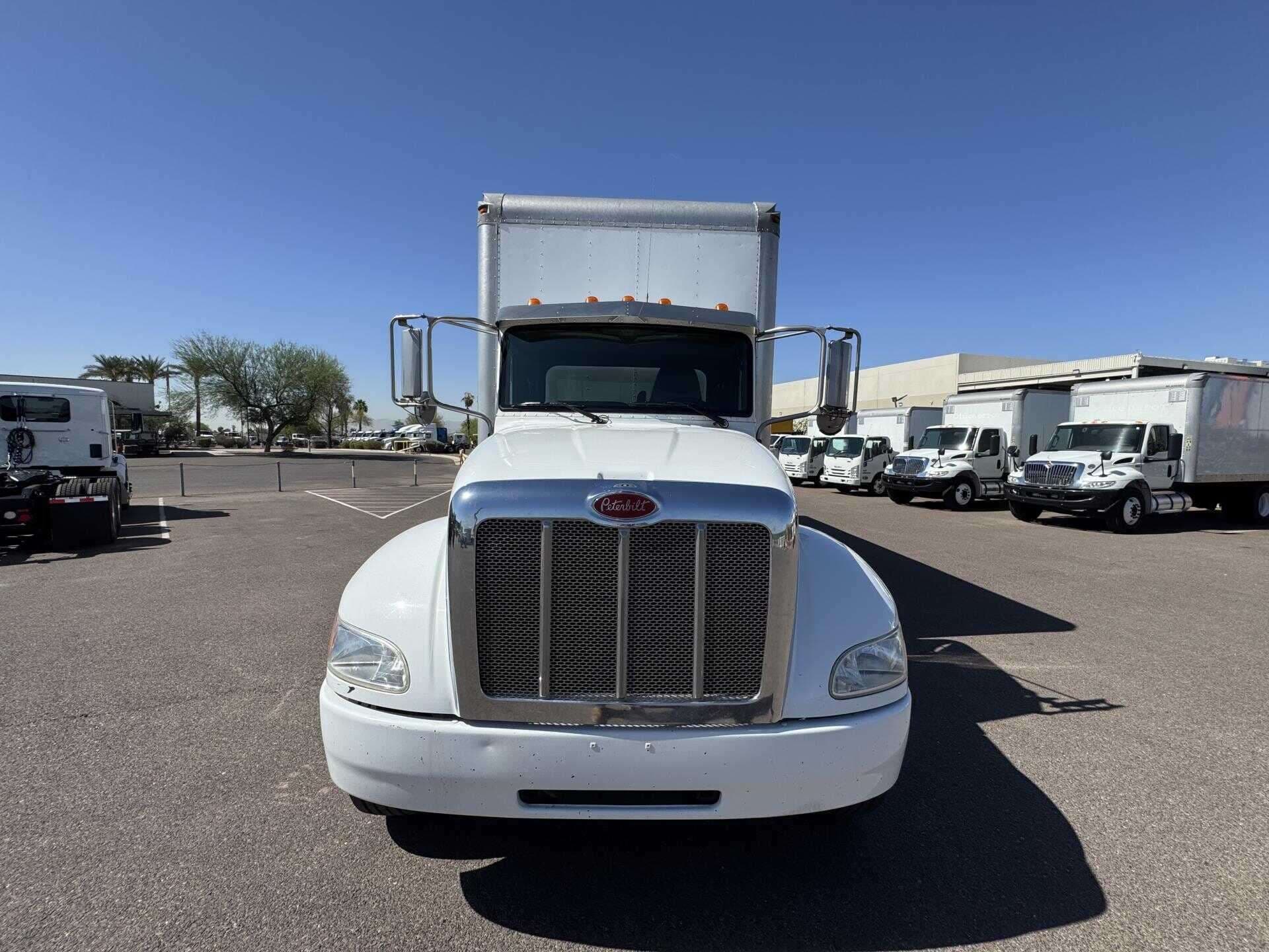 2019 Peterbilt 337 image 1