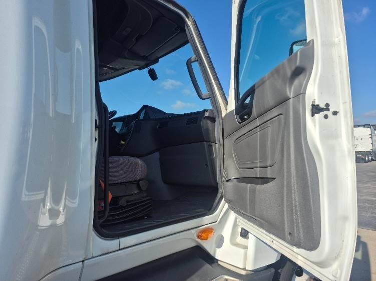 2023 International LT62F image 5