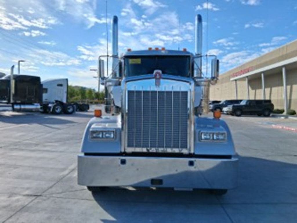New 2027 KENWORTH W900L image 7