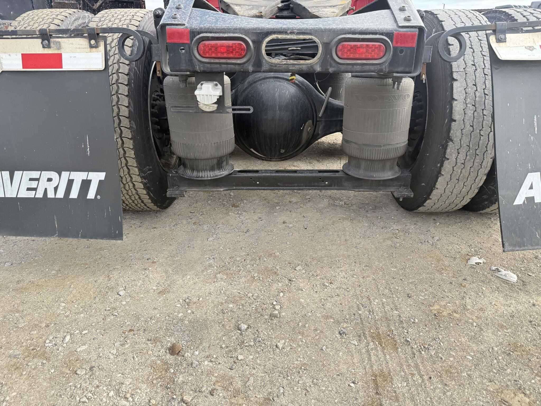 2022 Volvo VNR image 7