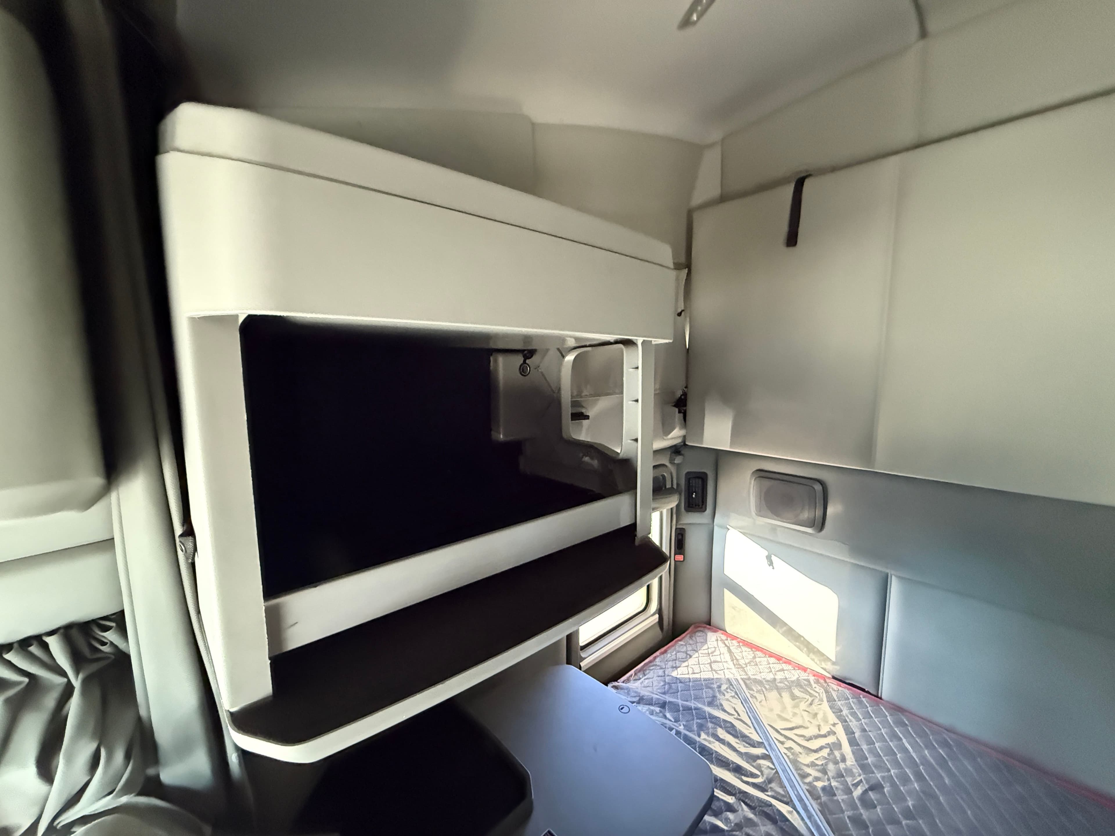 2019 Kenworth T680 image 20