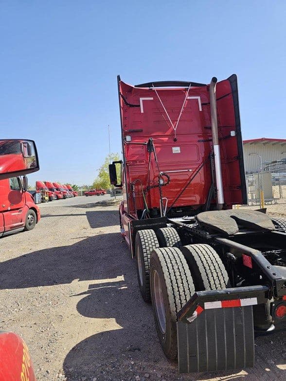 2023 Volvo VNL64T760 image 5