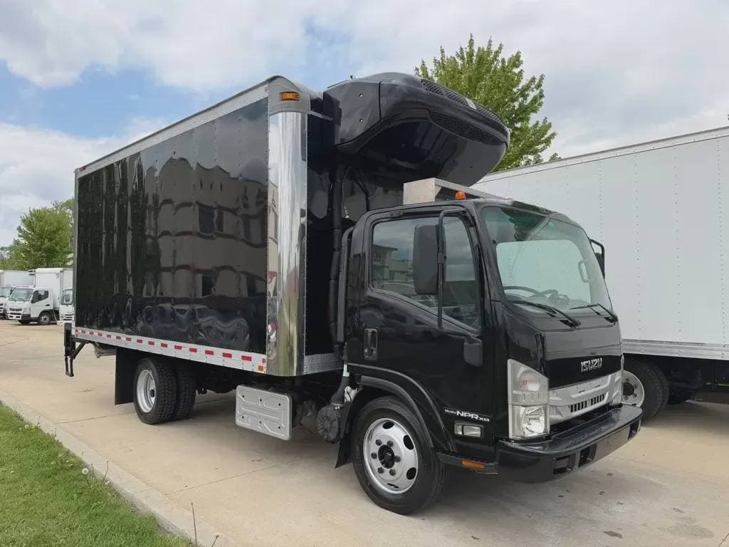 Used 2021 ISUZU Cabover Truck - COE, Reefer/Refrigerated Truck, Catering Truck - Food Truck NPR XD For Sale image 3