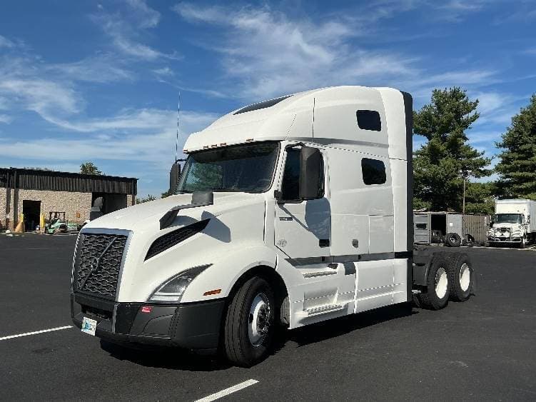 2022 Volvo VNL image 2