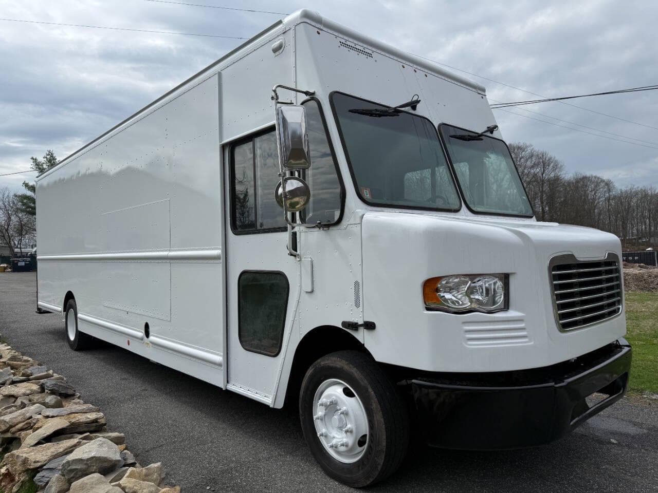 2017 Freightliner MT55 image 4