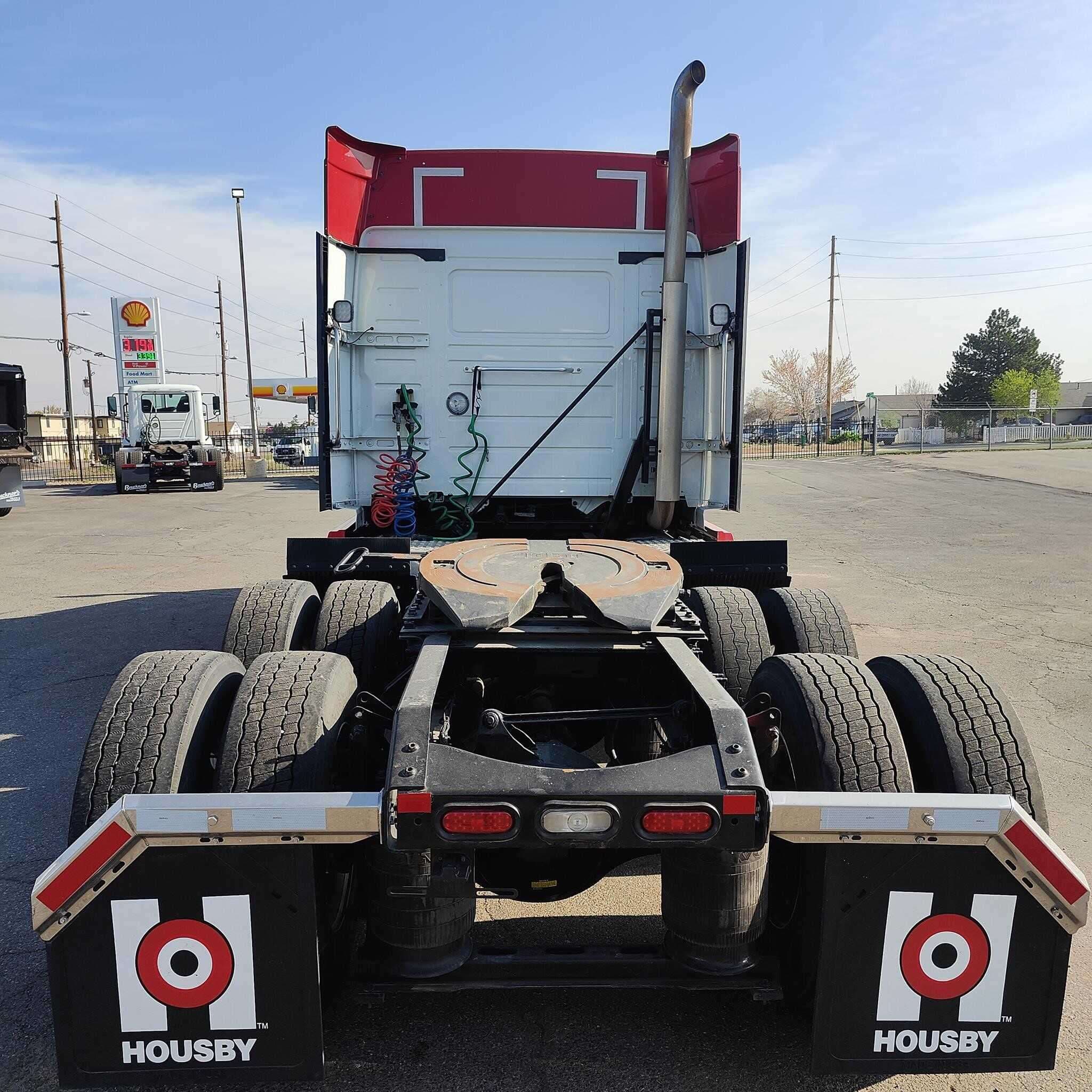 2024 Volvo VNR image 4