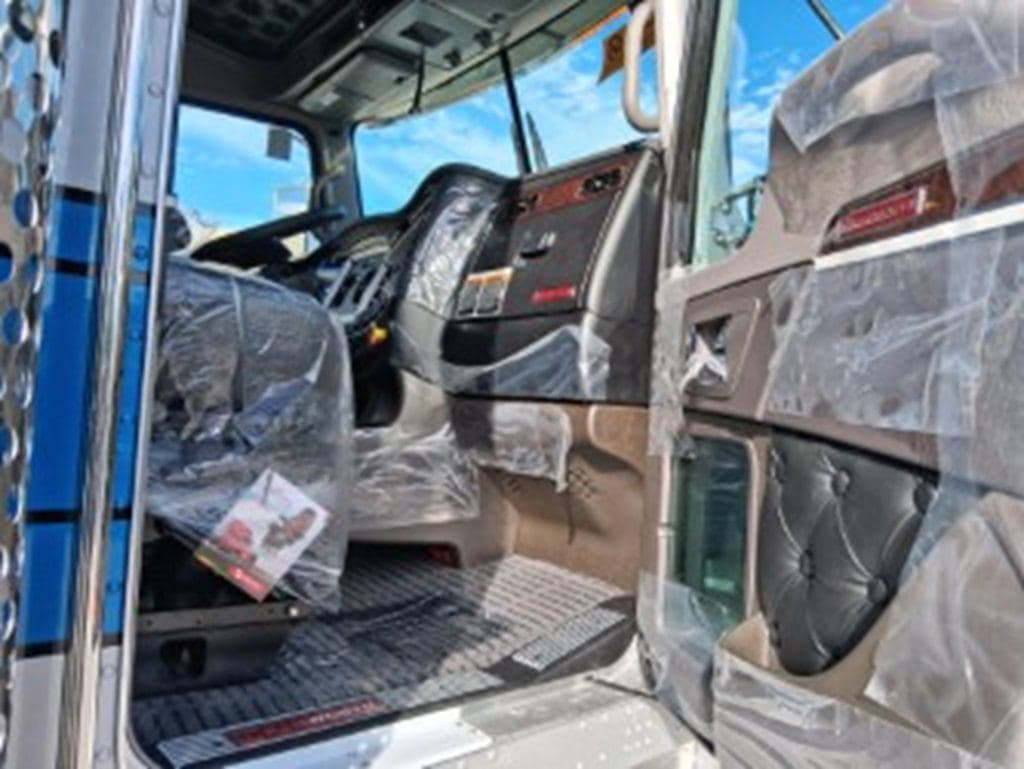New 2027 KENWORTH W900L image 21