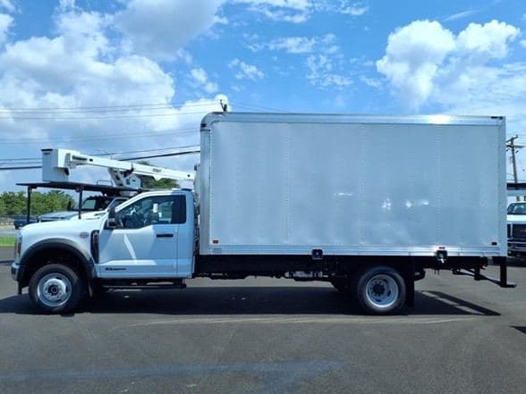 2025 Ford F550 image 4