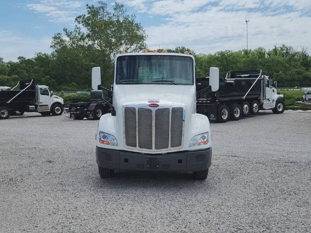 2022 Peterbilt 579 image 4