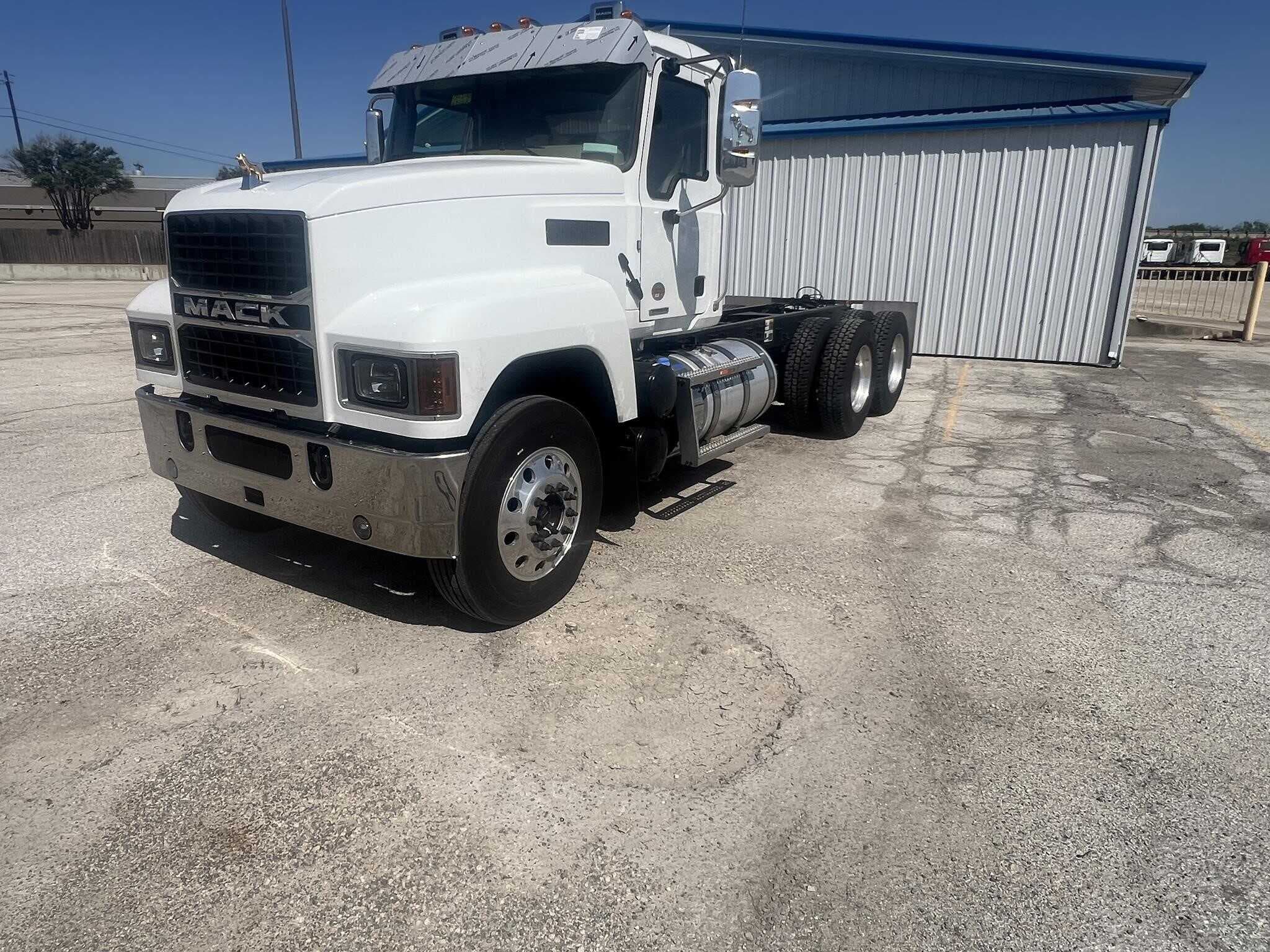 2026 Mack CXU613 Pinnacle image 1