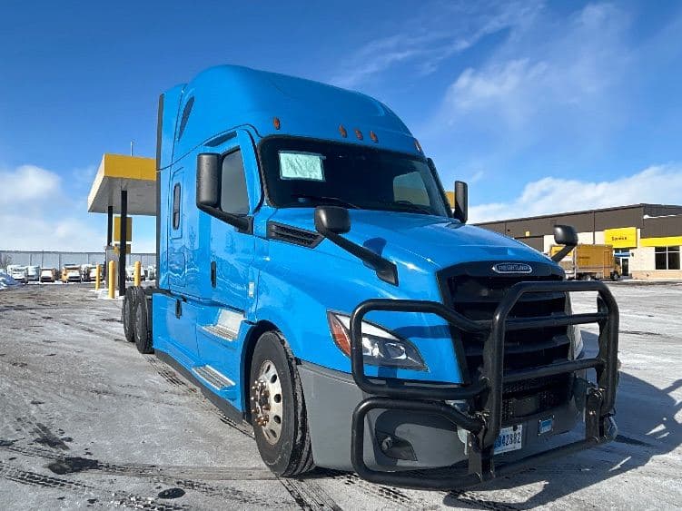 2020 Freightliner Cascadia 126 image 1