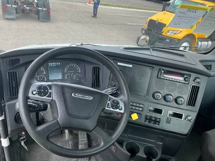 2023 Freightliner Cascadia 126 image 5