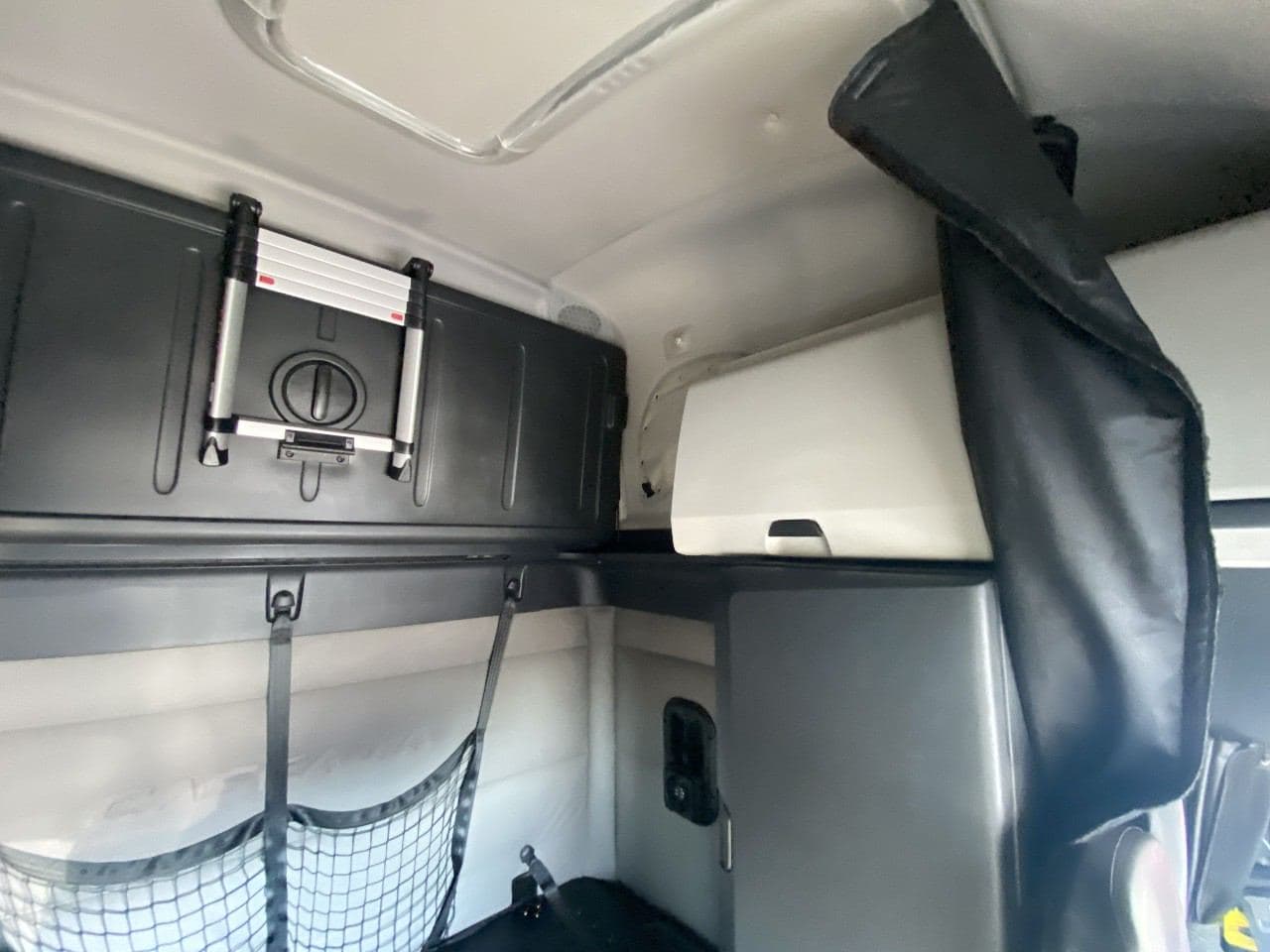 2020 Freightliner Cascadia image 18