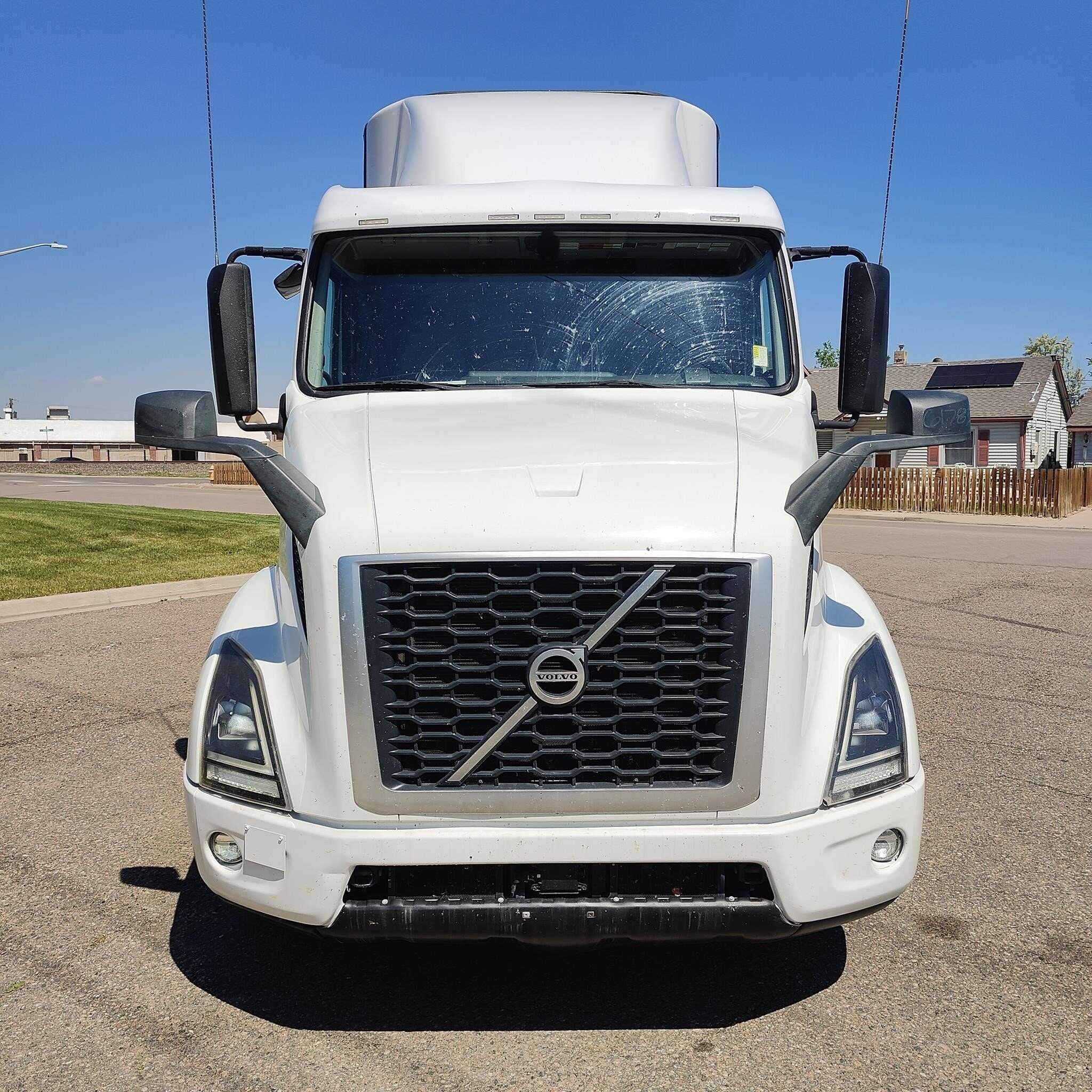 2019 Volvo VNR image 3