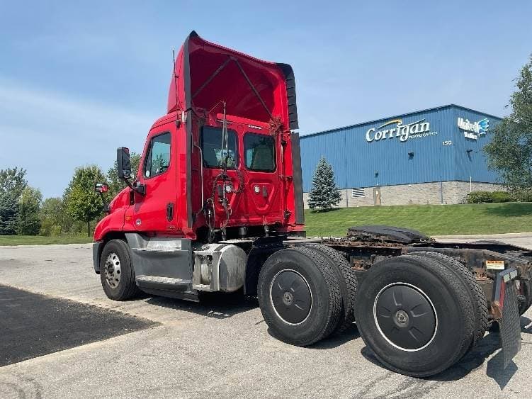 2018 Freightliner Cascadia image 8