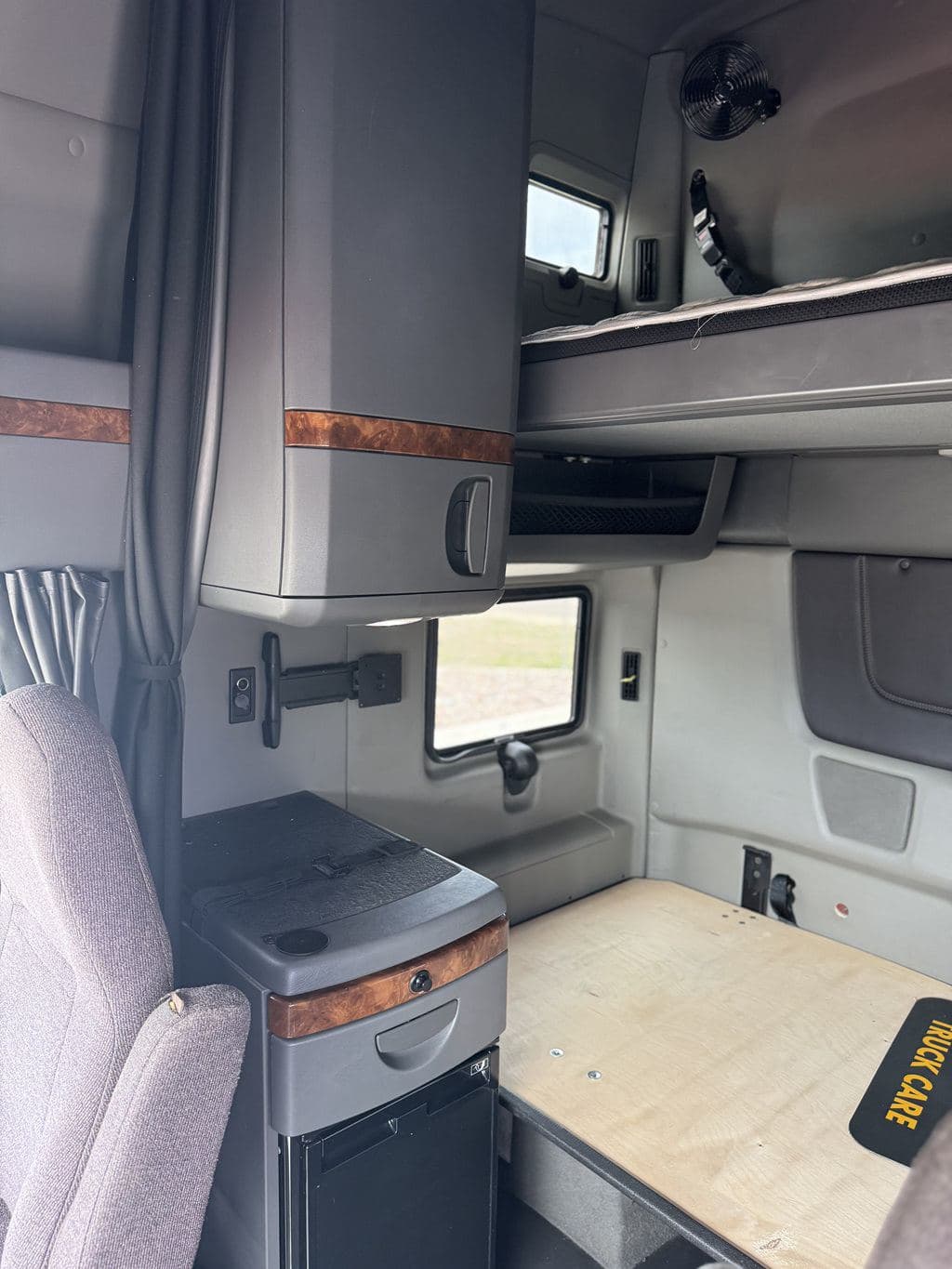 Used 2021 INTERNATIONAL LT625 image 19
