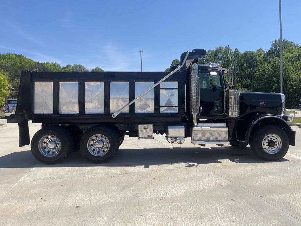Used 2024 PETERBILT 389 image 11
