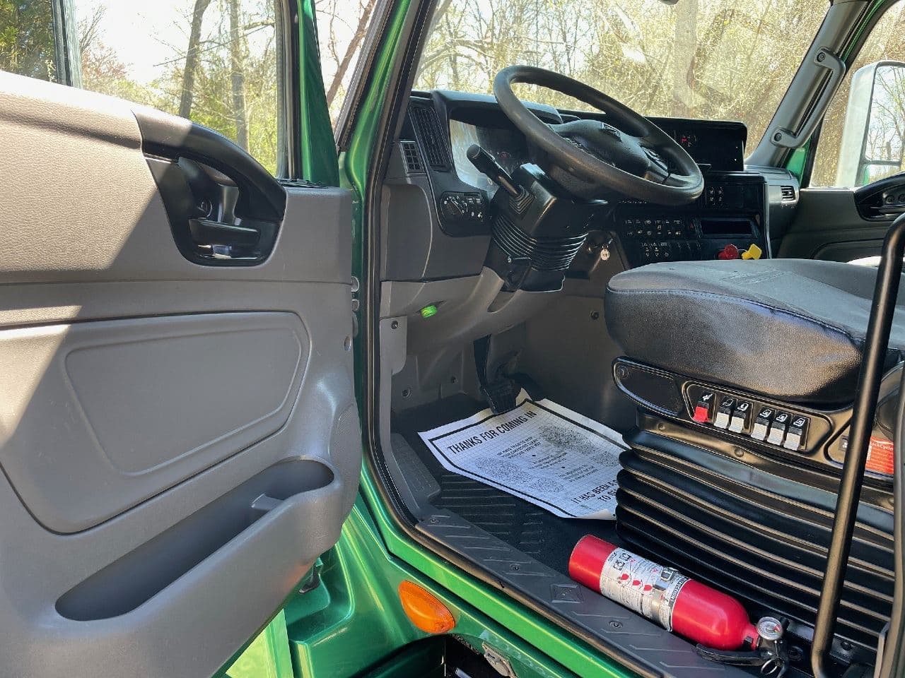 2018 International LT image 16