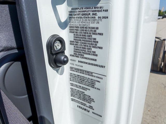 2025 Chevrolet 5500 XG LCF Gas Work Truck 16'x96"x7'6" Box Truck image 15