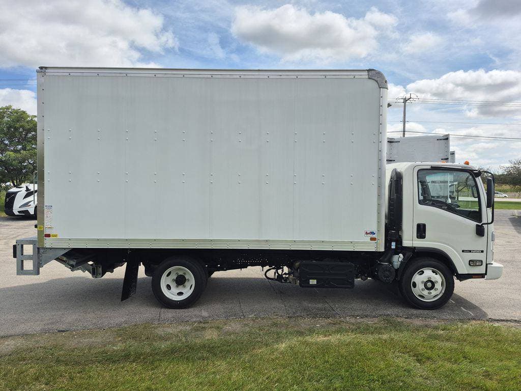 2024 Isuzu NRR image 6