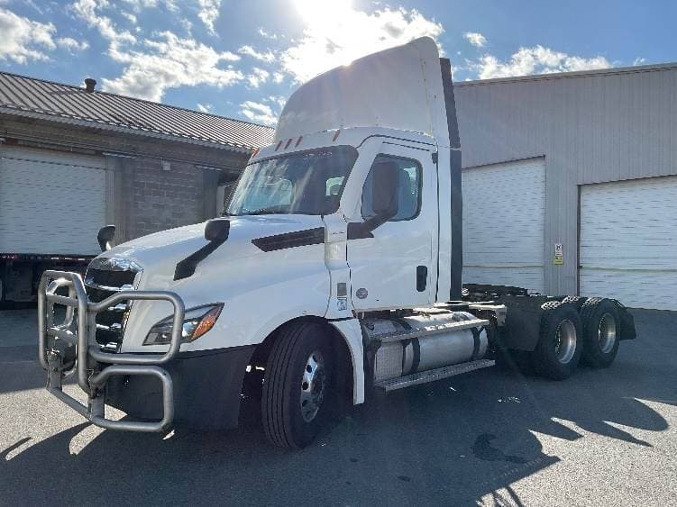 2021 Freightliner Cascadia image 3