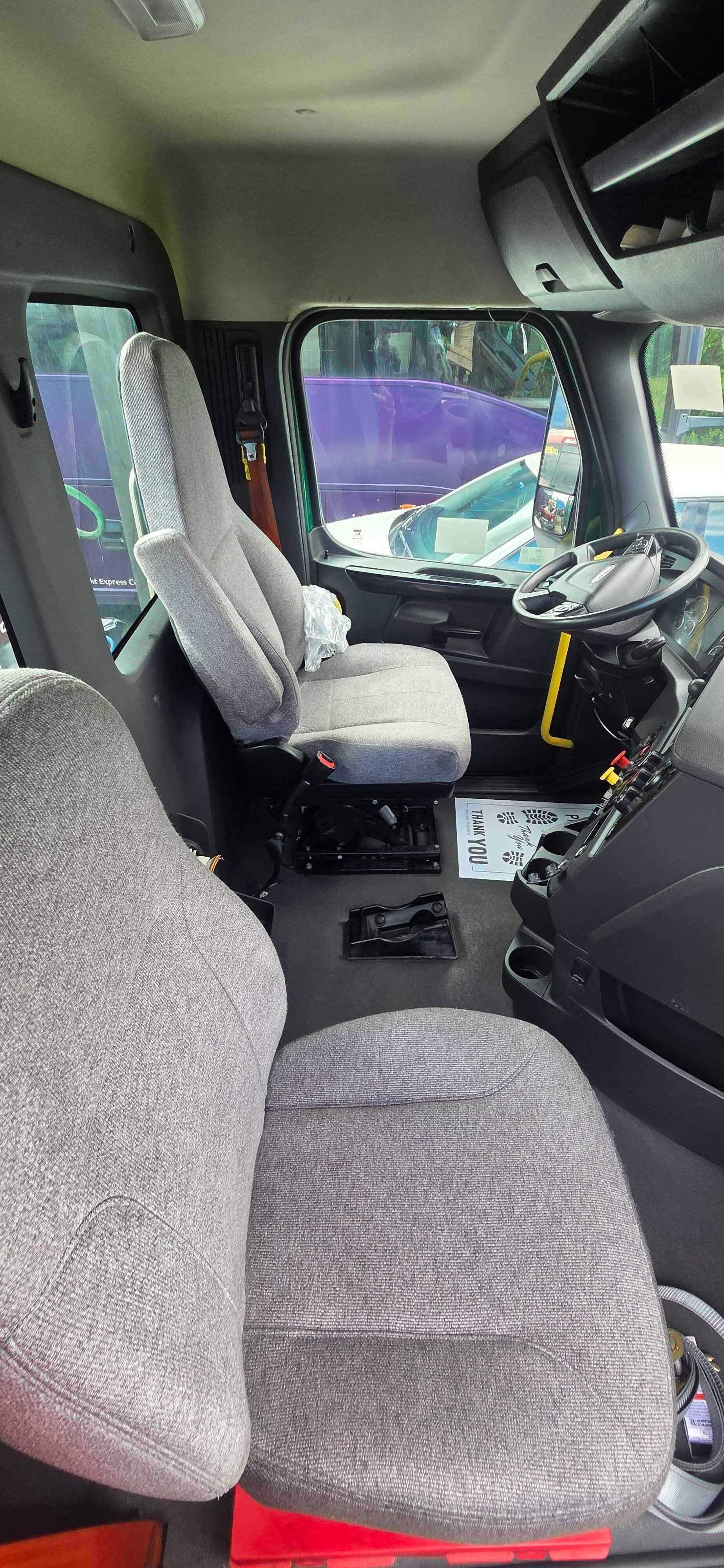 2023 Freightliner Cascadia 126 image 9