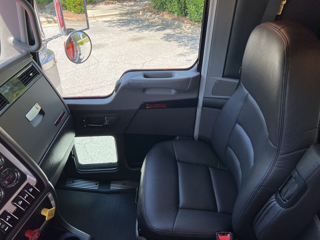 New 2026 KENWORTH W900L image 10