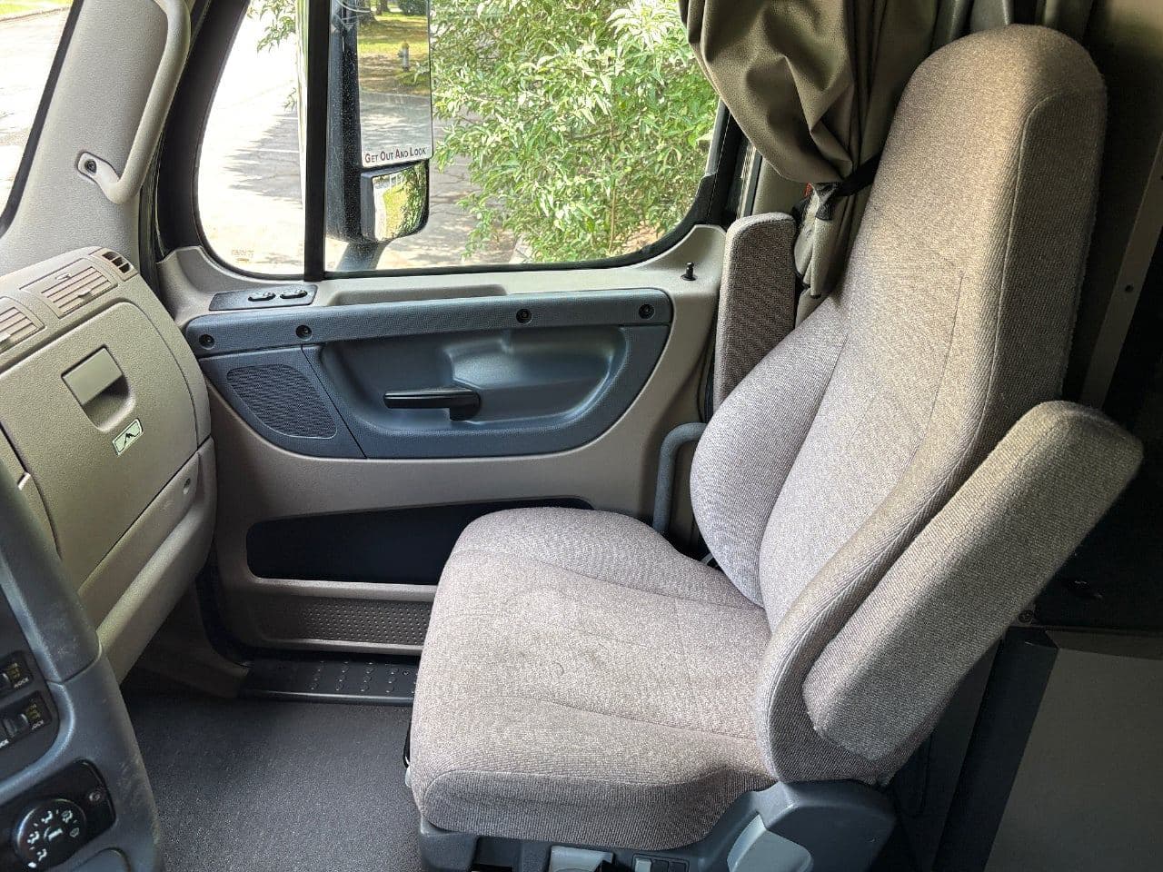 2020 Freightliner Cascadia 125 image 21