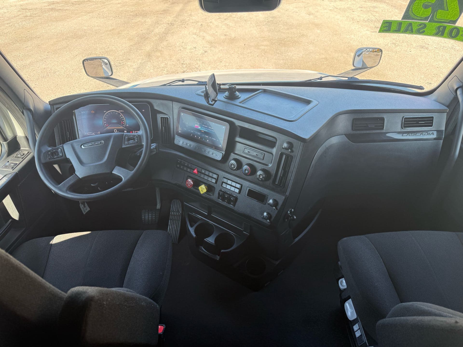 2023 Freightliner - 627k - 13,500 Hours! image 8