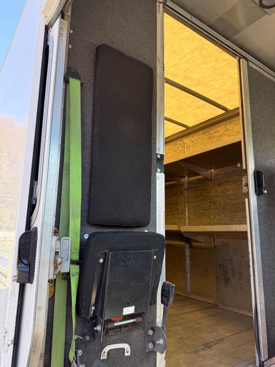 2020 Ford Stripped Chassis image 19