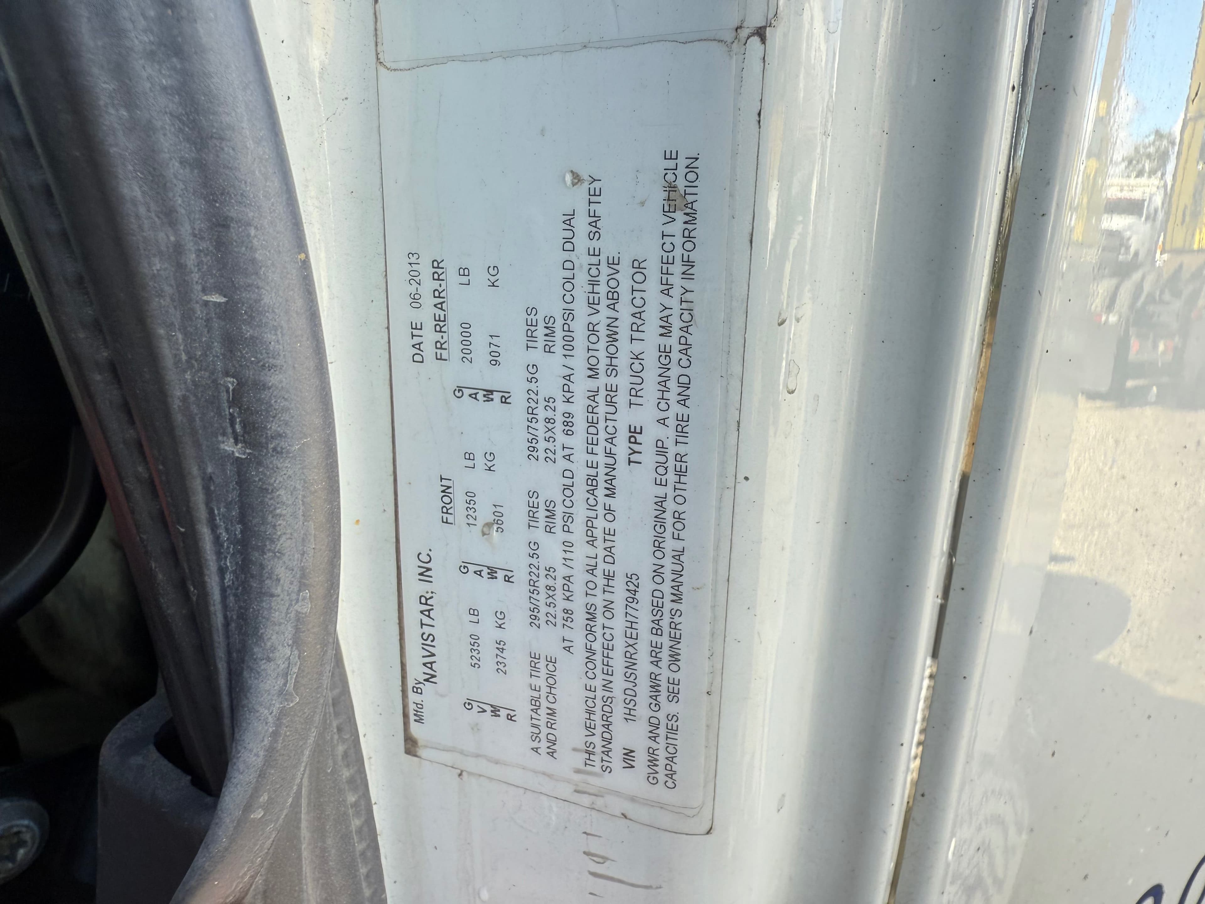 2014 International LF687 image 17