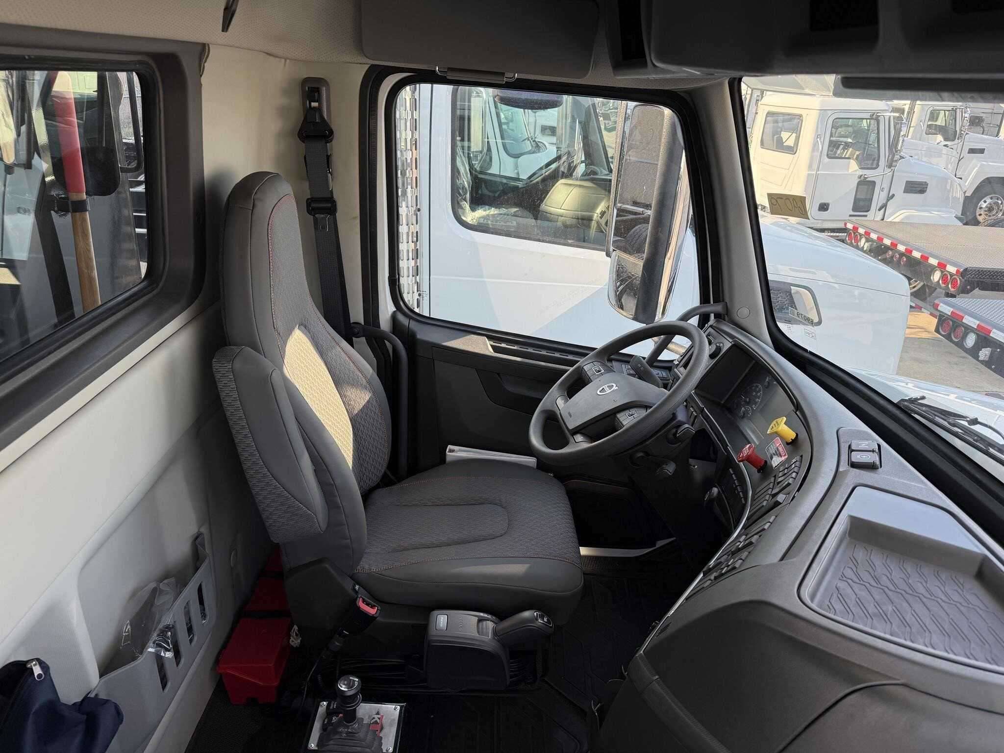 New 2026 VOLVO VHD64F300 Dump Truck in Dallas, TX image 9