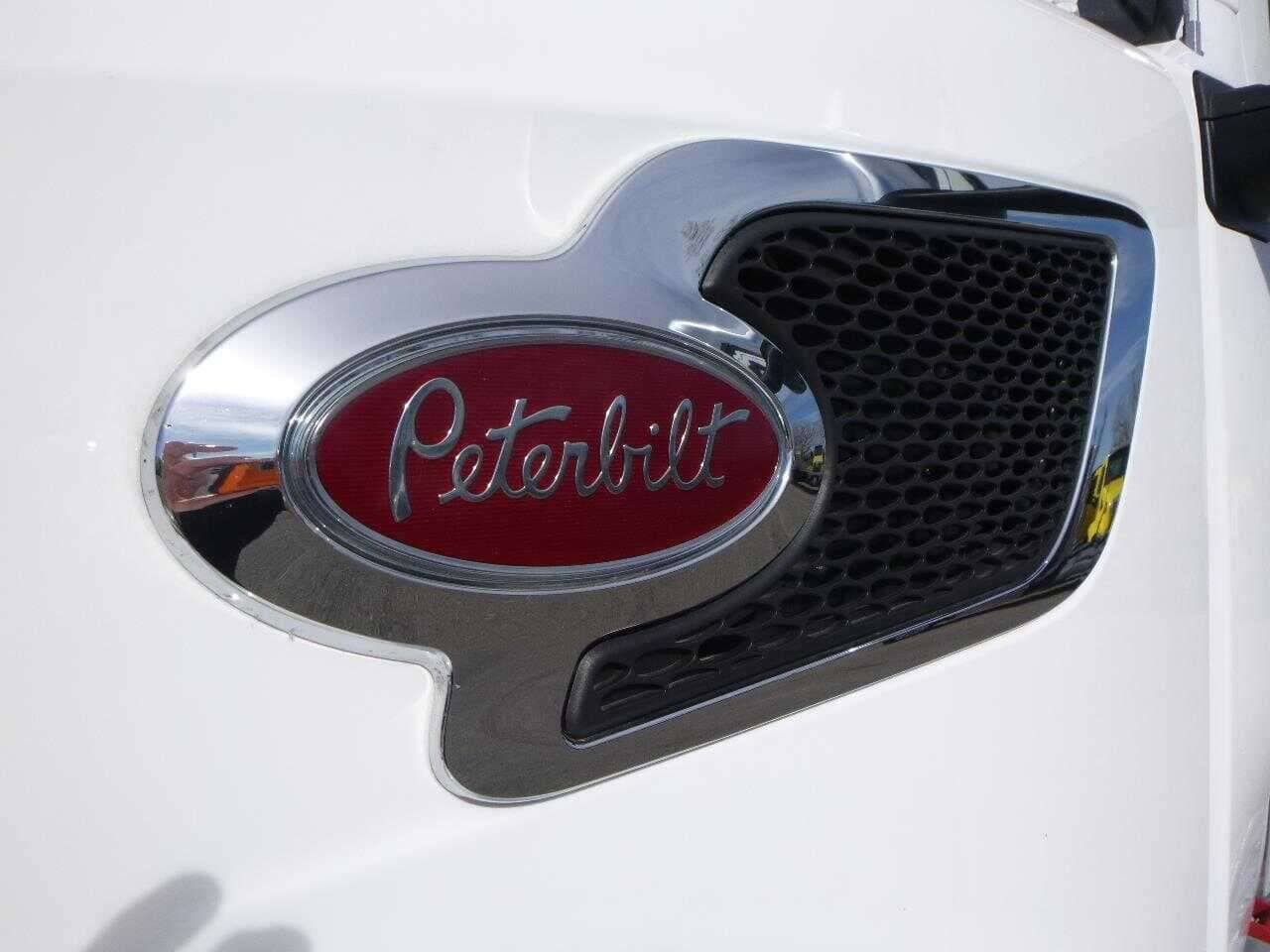 2023 Peterbilt 567 image 23