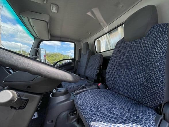 2024 Isuzu NRR image 15