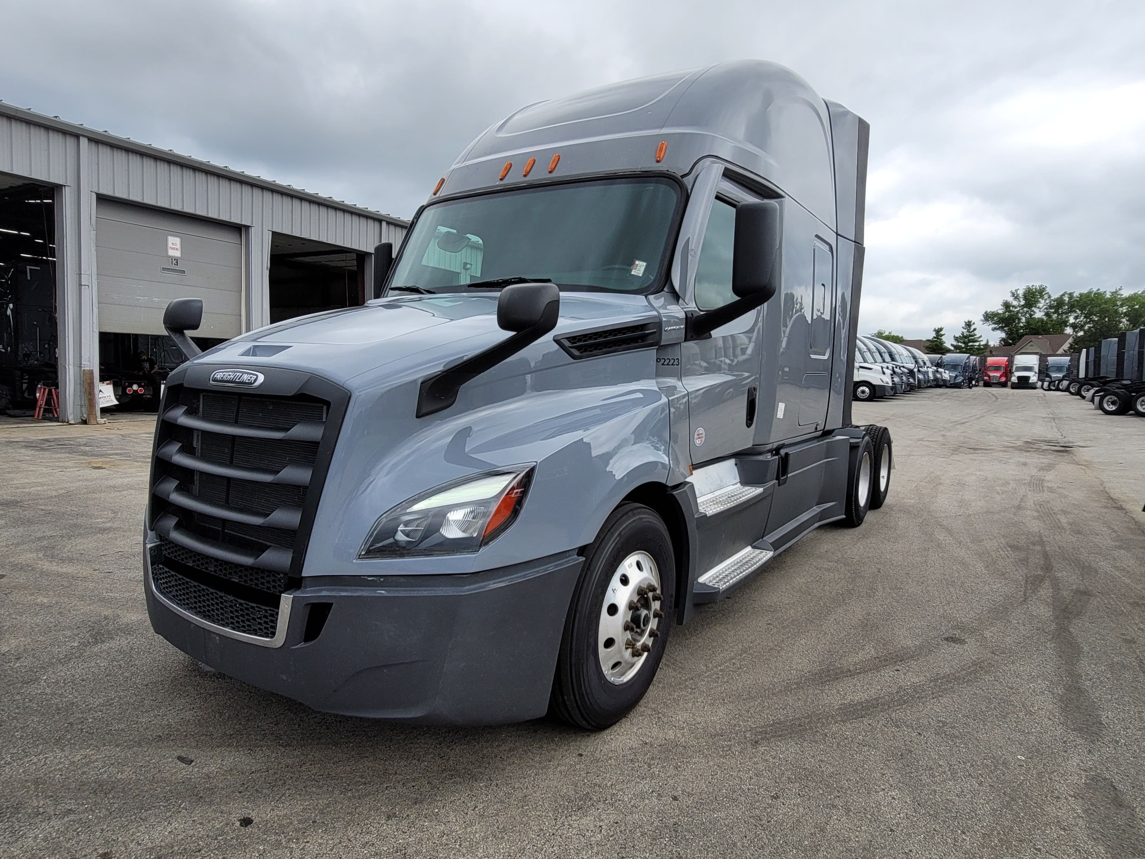 2022 Freightliner Cascadia 126 image 1