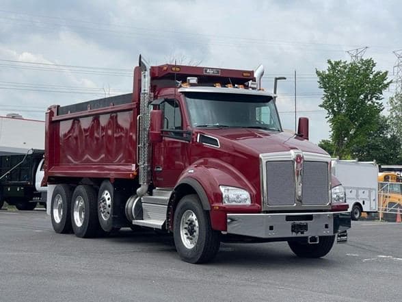 2025 Kenworth T880 image 1