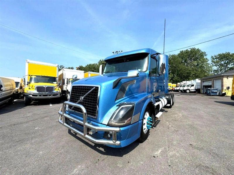 2012 Volvo VNL image 2