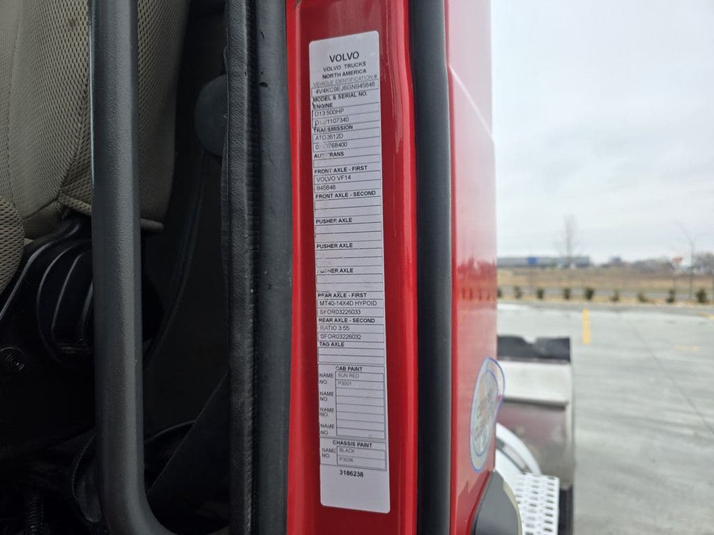 Used 2016 VOLVO VHD84BT image 15