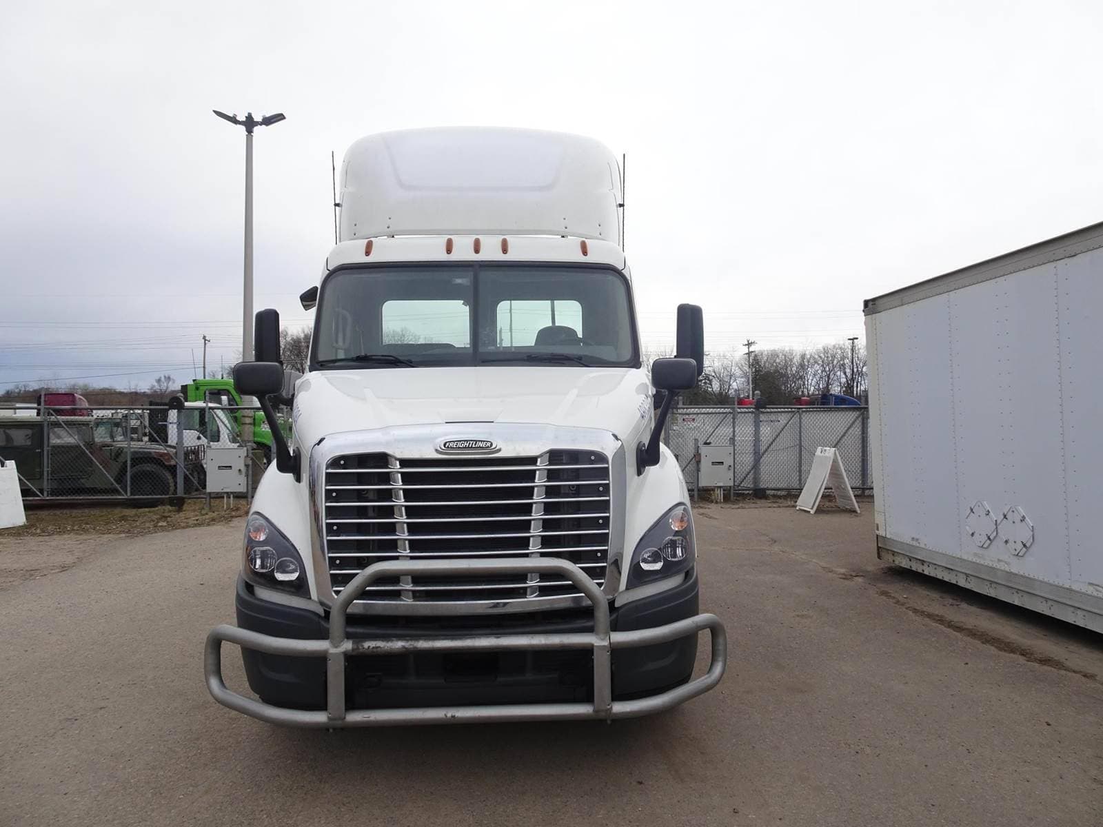 2018 Freightliner Cascadia 113 image 3