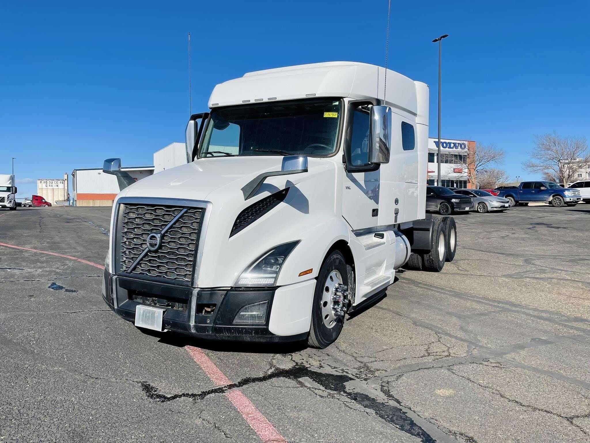 2020 Volvo VNL64T740 image 1