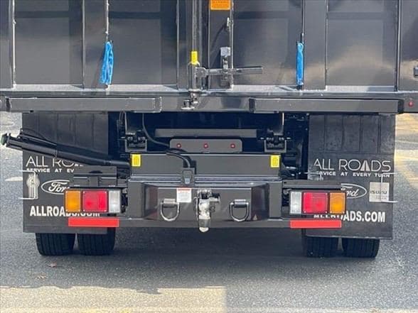 2024 Isuzu NRR image 25